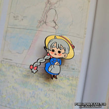 Charger l&#39;image dans la galerie, Sophie 👒 - Enamel Pin
